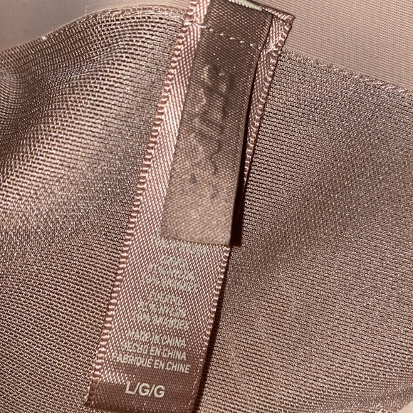 SKIMS Thong - Picture 5 of 6